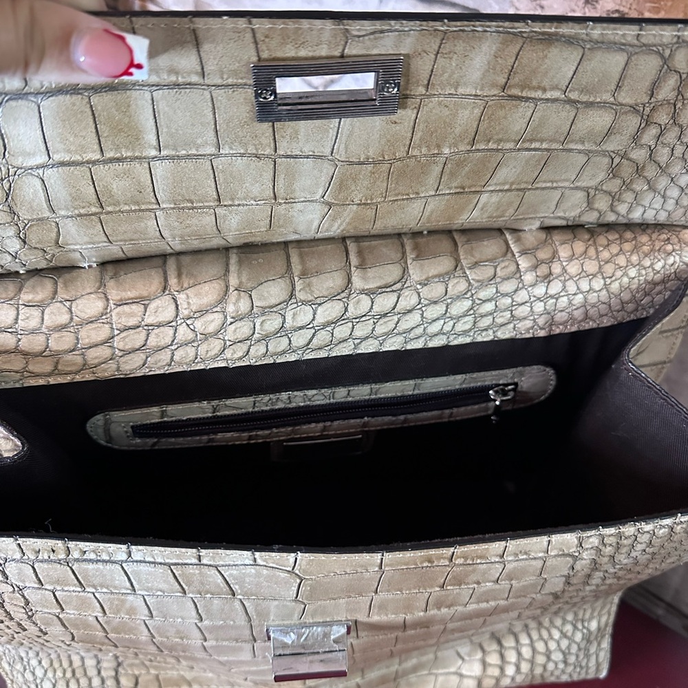 Claudia Firenze Genuine Italian Leather Croc Embossed Turnlock Flap Bag - Picture 9 of 13